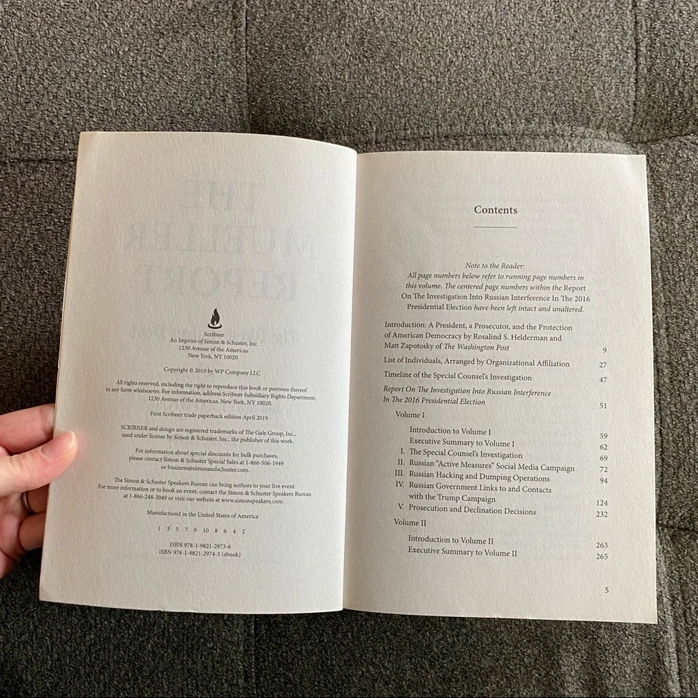The Mueller Report by Robert Mueller. Rosalind S. Helderman & Matt Zapotosky - Picture 3 of 6